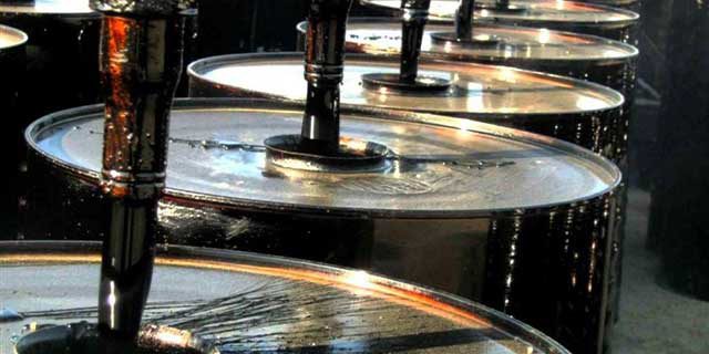 سهامداران «پالایشی» و «عدالت» قربانی طرح قیر رایگان